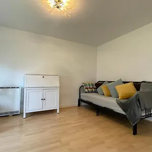Surrey Docks Se16 Near Canada Water N Easy Access Canary Wharf London